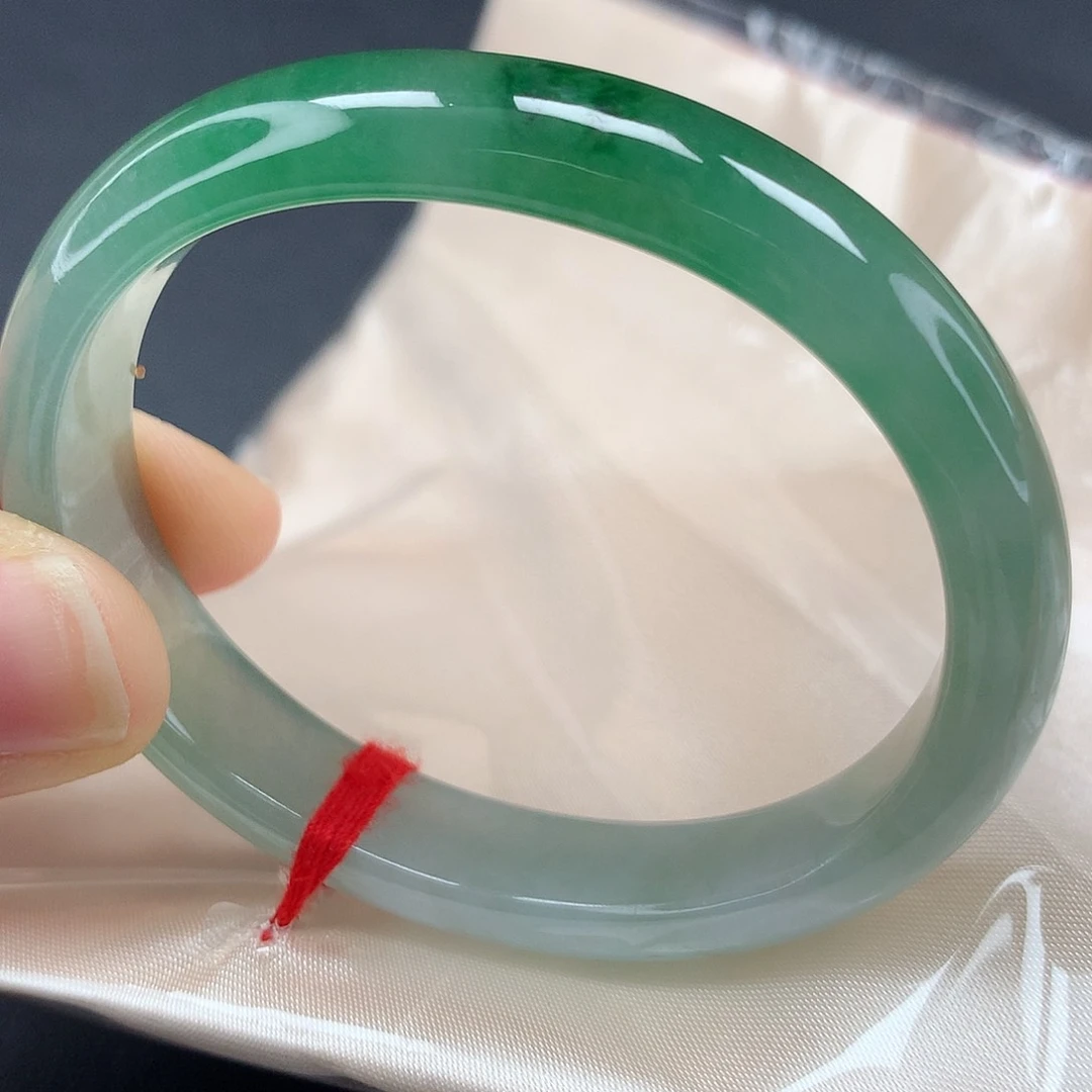 未镶嵌手镯翡翠，25号贵妃，正圈戴47.48