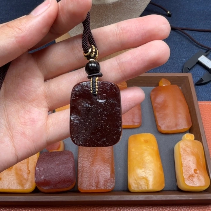 蜜蜡未镶嵌吊坠(赠链)