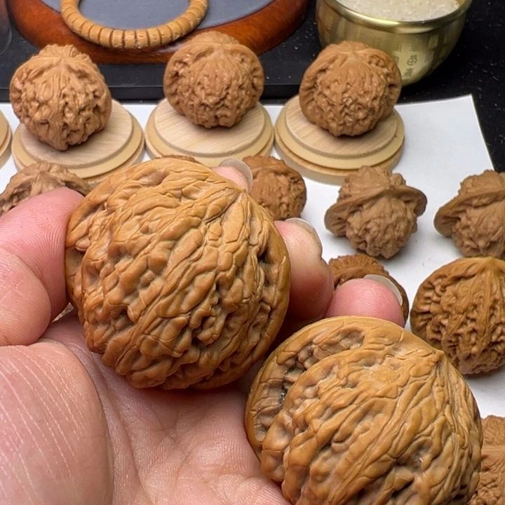 文玩核桃把件芳芳球虎头