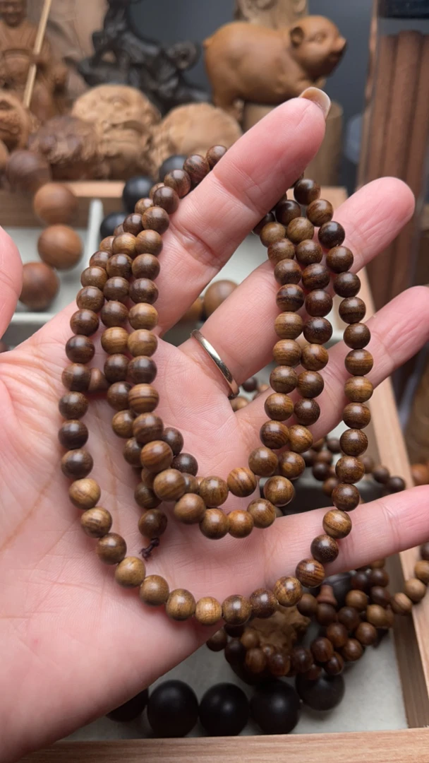 0.6老山檀香黑肉奶香瑕疵念珠