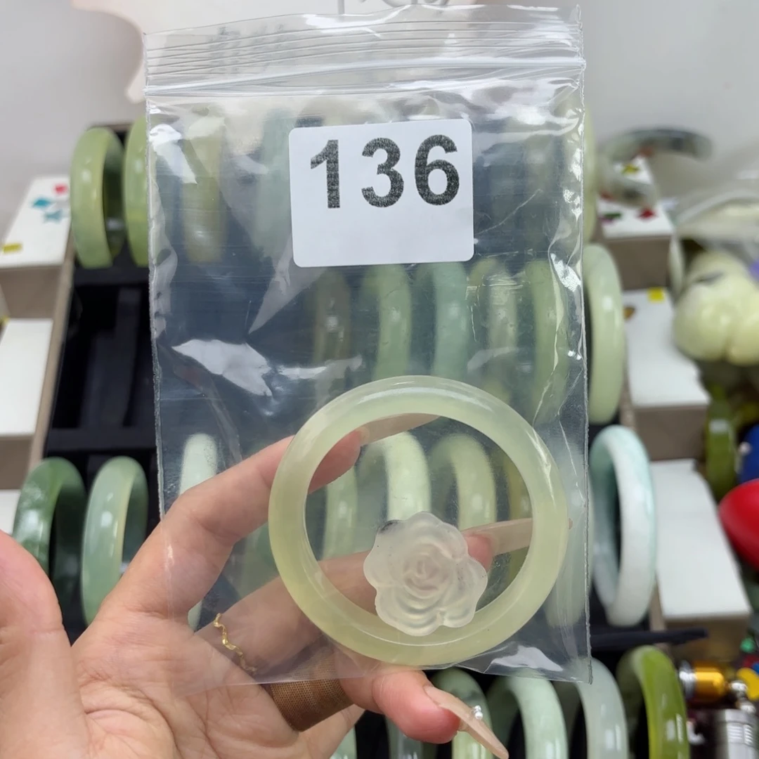 蛇纹石玉未镶嵌手镯氺*蓙
