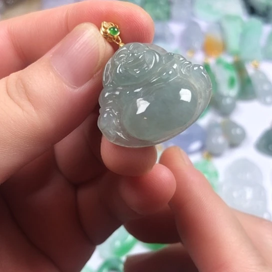 翡翠未镶嵌颈饰佛公