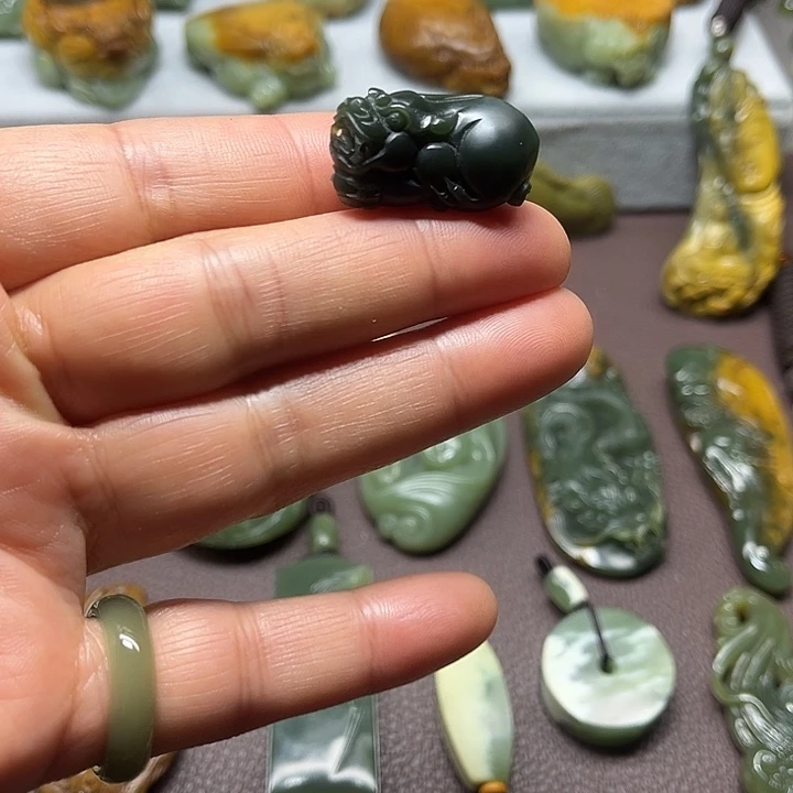 岫岩河磨玉（透闪石质玉）未镶嵌颈饰