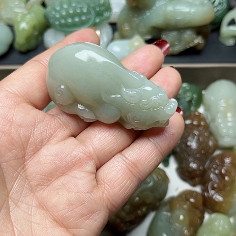 和田玉颈饰未镶嵌龍**人