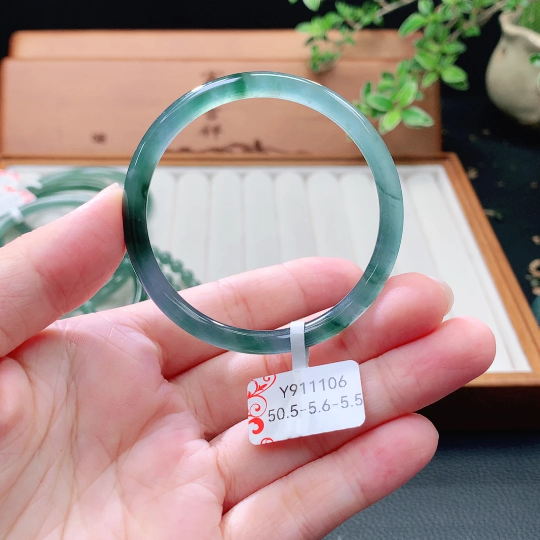 未镶嵌手镯（圆镯）翡翠