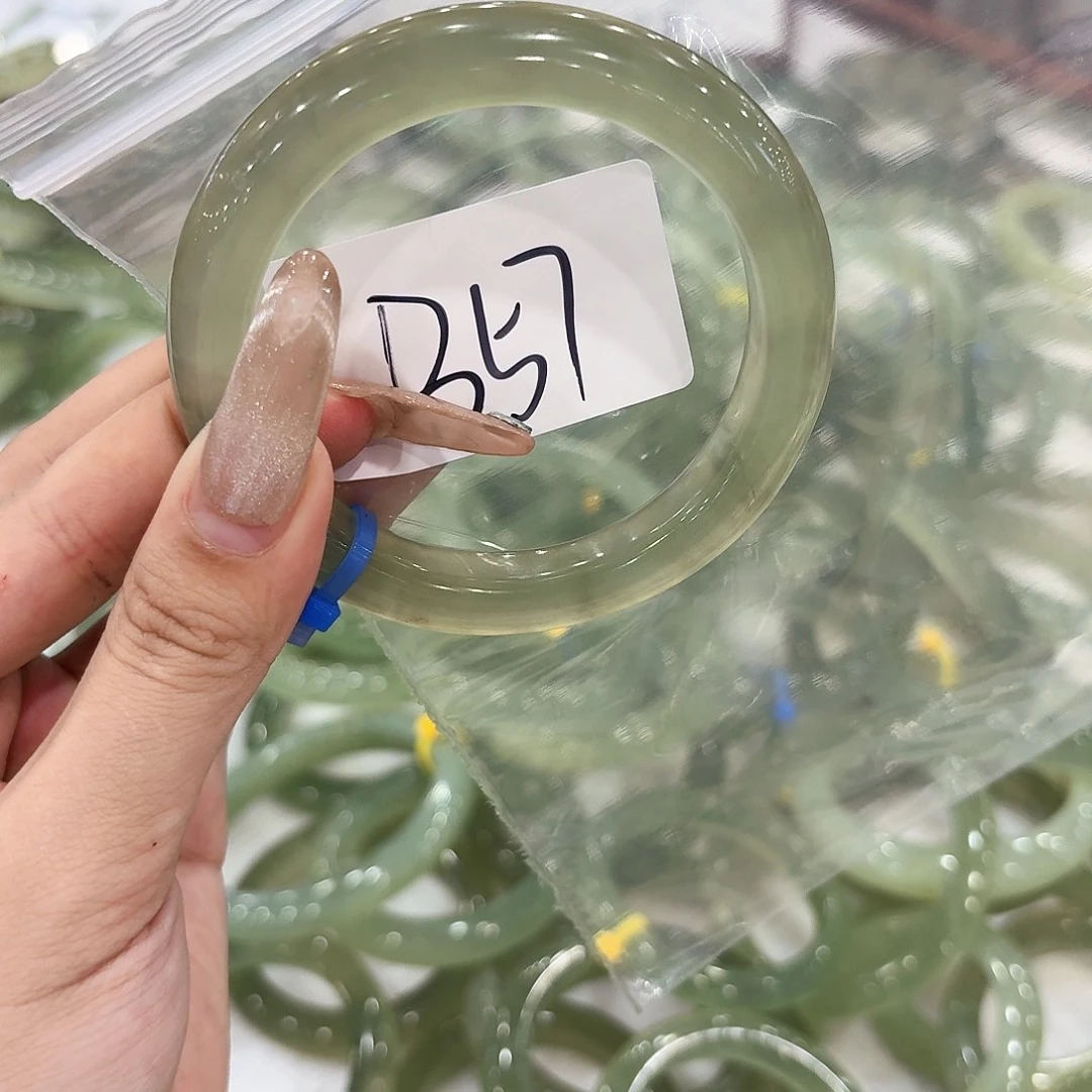 凉***F未镶嵌蛇纹石玉手镯