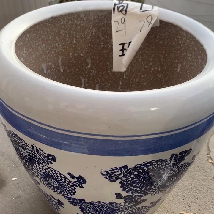 陶瓷花盆中丝线装饰