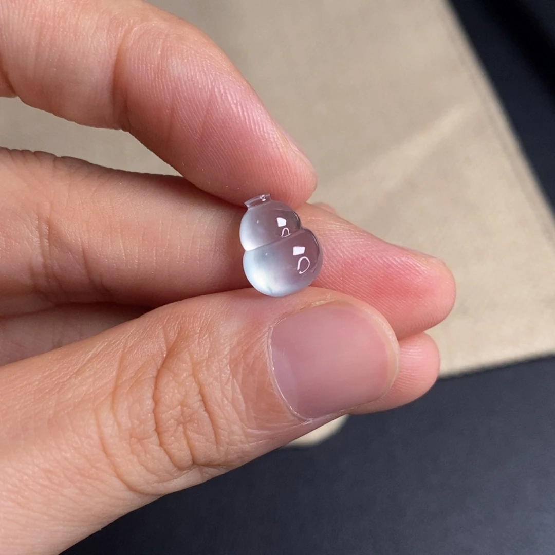 翡翠未镶嵌颈饰葫芦