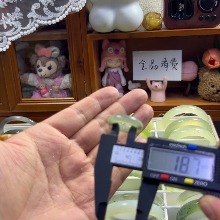 蛇纹石玉未镶嵌手镯404