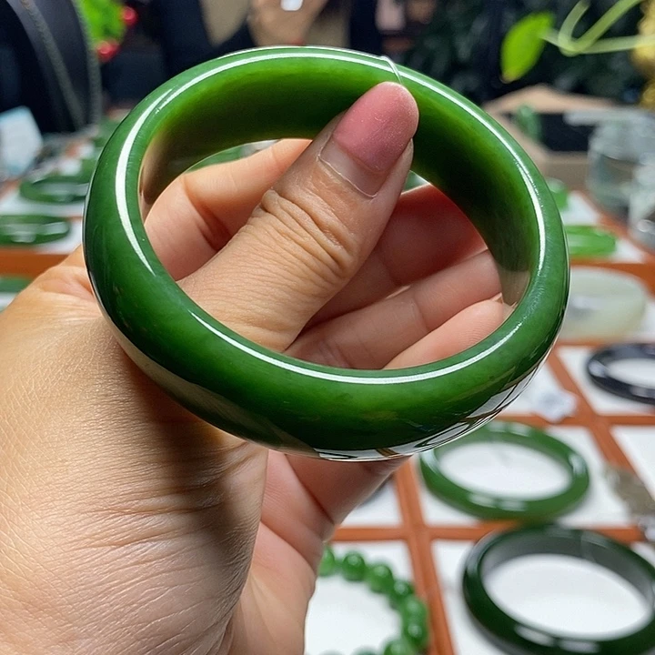 未镶嵌手镯和田玉（碧玉）
