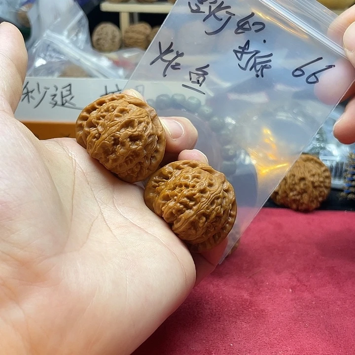 炸***价文玩核桃把件宫灯