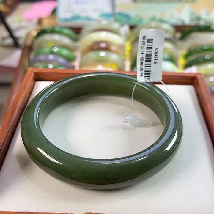 和田玉未镶嵌手镯64圈口56