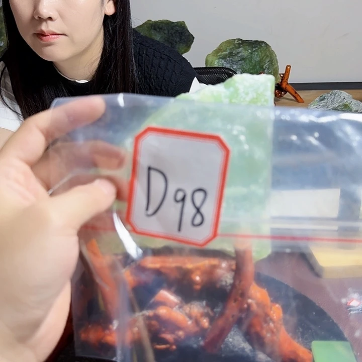 蛇纹石玉未镶嵌手镯大***瘩