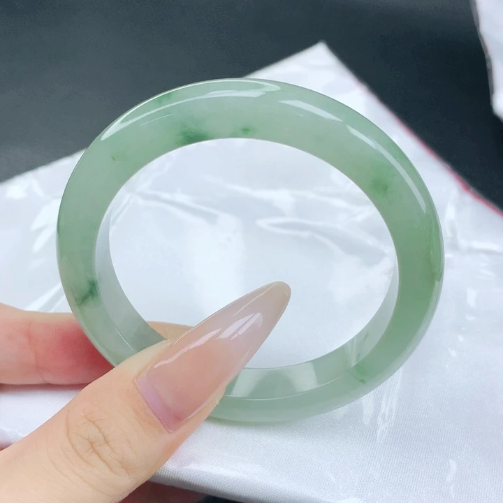 翡翠手镯未镶嵌53-54圈口