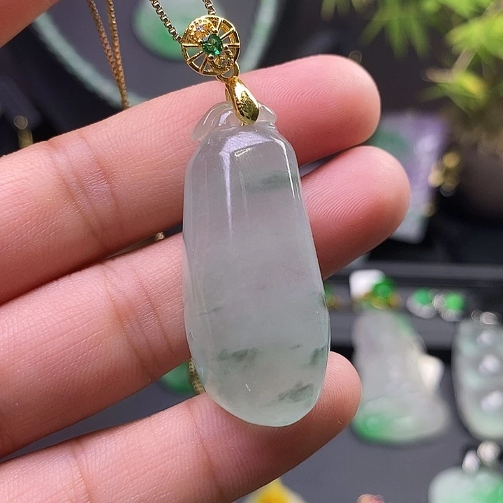 翡翠未镶嵌吊坠(赠链)