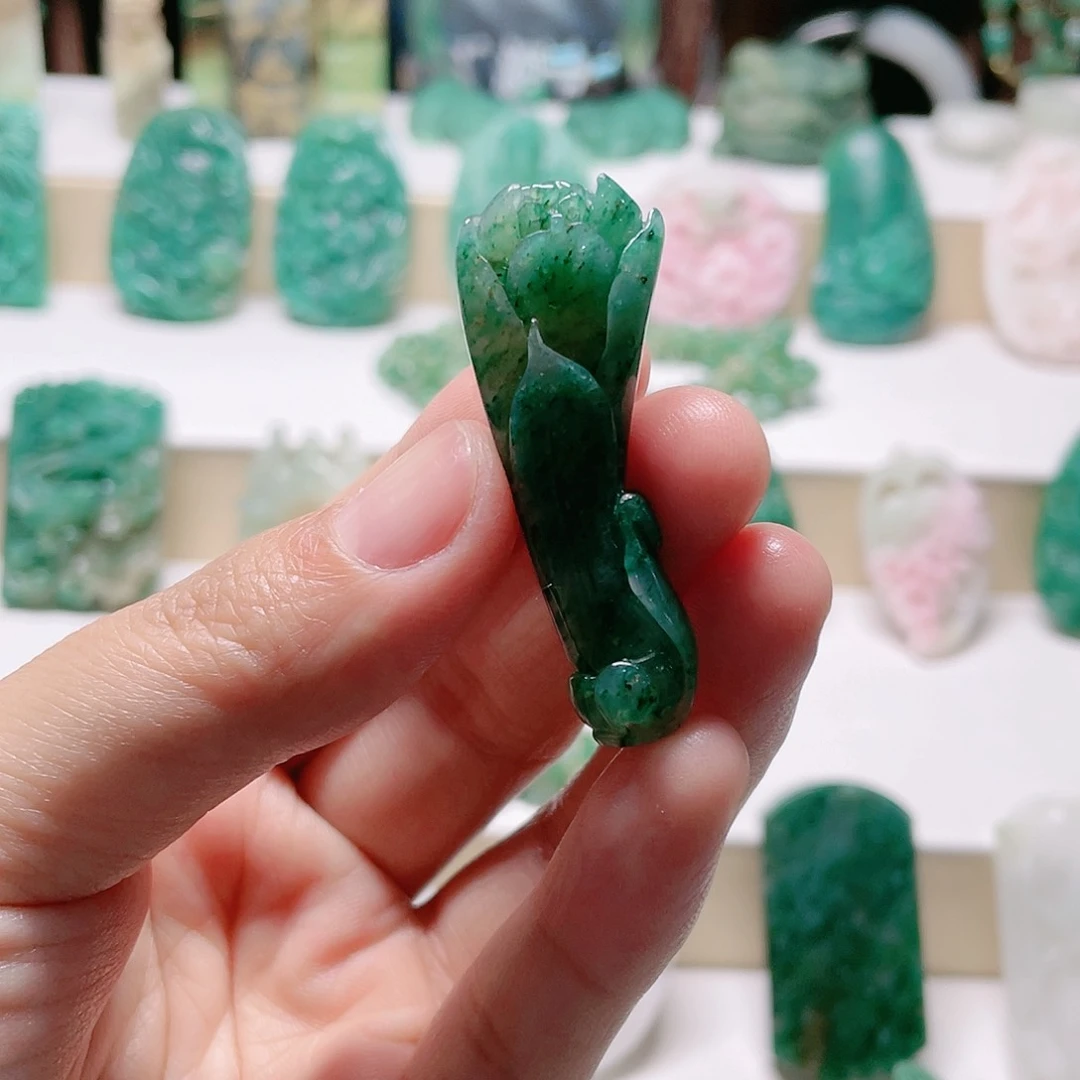 独山玉未镶嵌颈饰