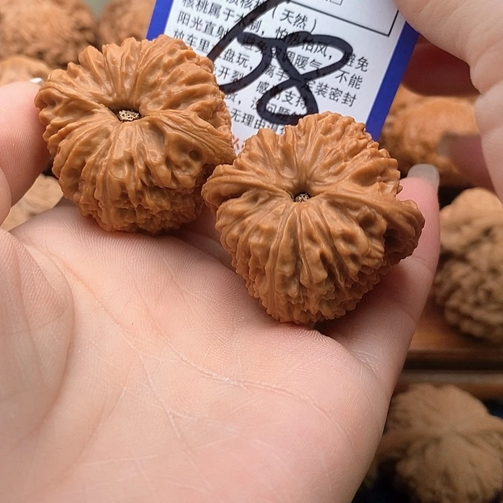 皇***号吊坠桃核南疆石狮子头40