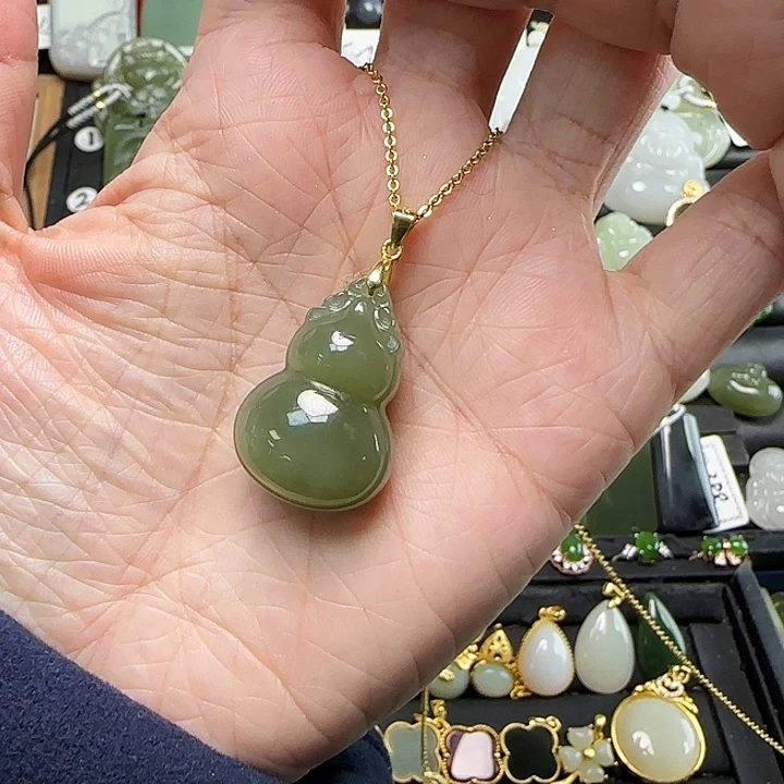 V***n和田玉银S925镶嵌颈饰