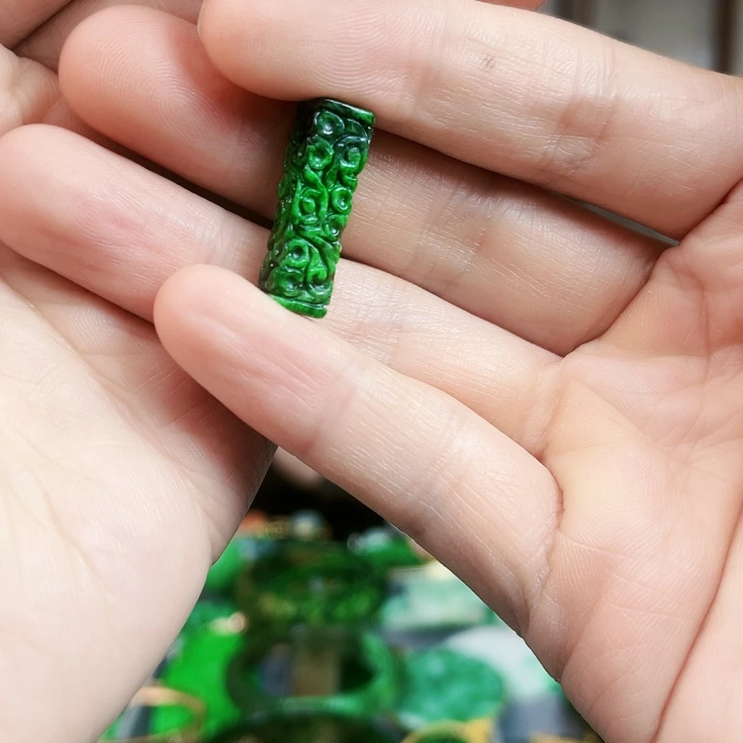 翡翠颈饰未镶嵌吊坠