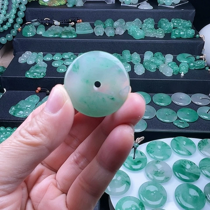 石英质玉未镶嵌颈饰