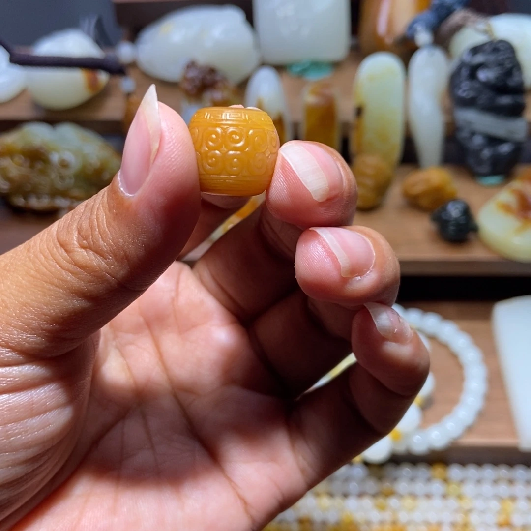 金***云和田玉未镶嵌颈饰
