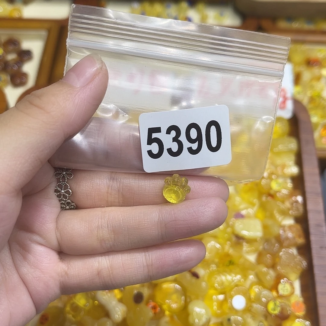 琥珀未镶嵌颈饰蜜蜡