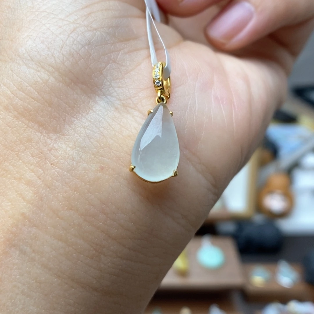 【闪购商品】颈饰18K金镶嵌翡翠33