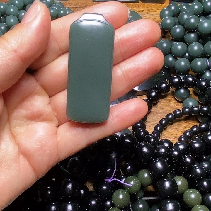 和田玉（青玉）未镶嵌颈饰和田玉青海格尔木蓝调牌子