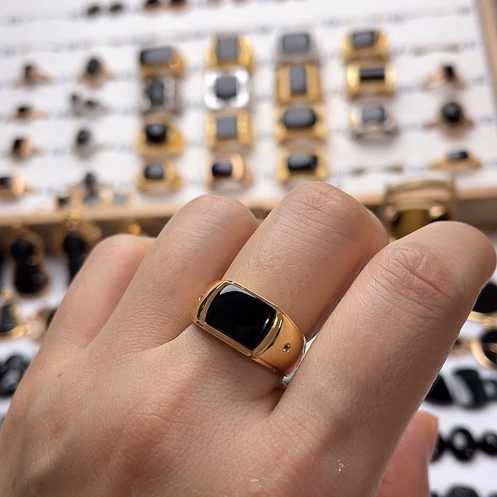 翡翠戒指18K金镶嵌翡翠