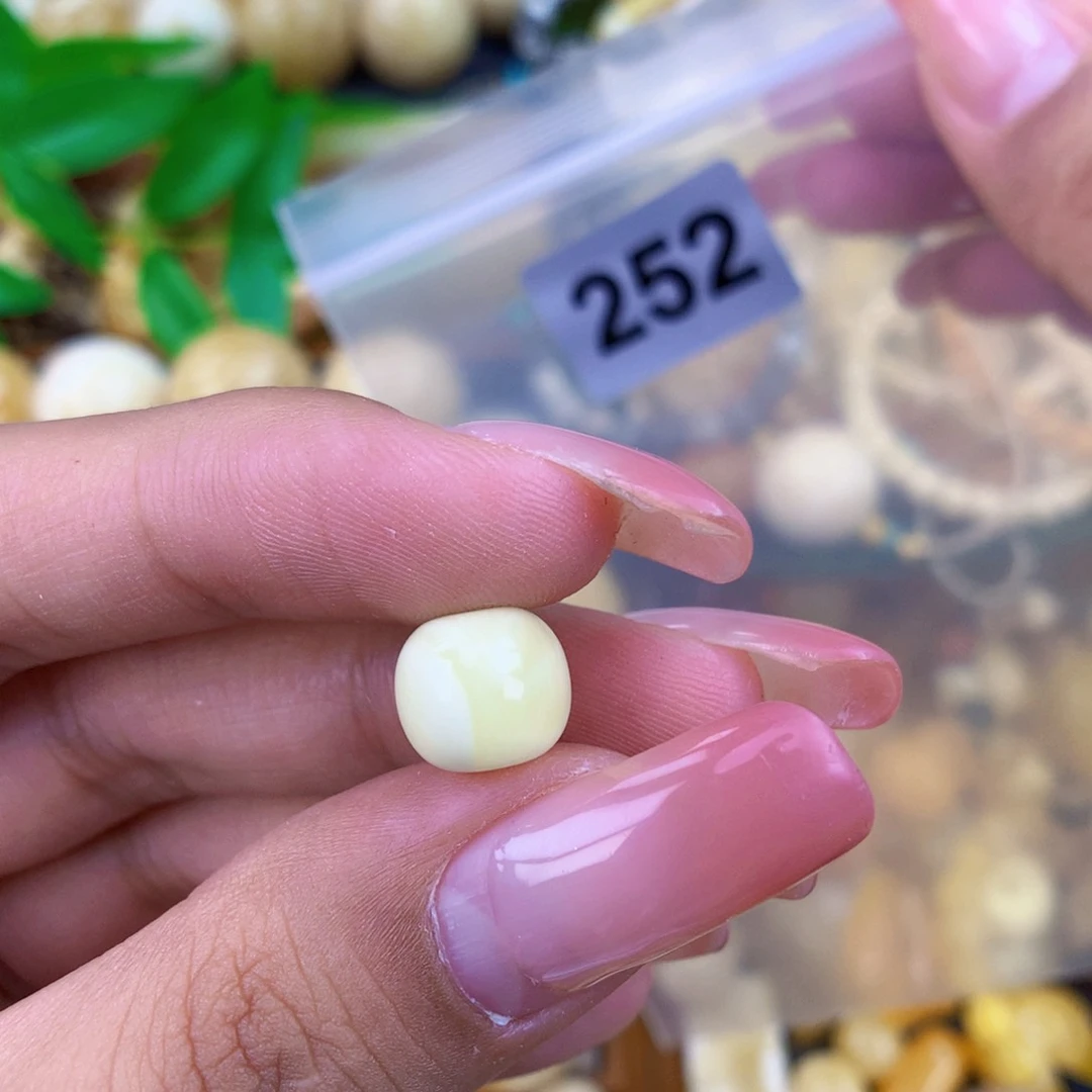 未镶嵌蜜蜡珠宝奇石9.6