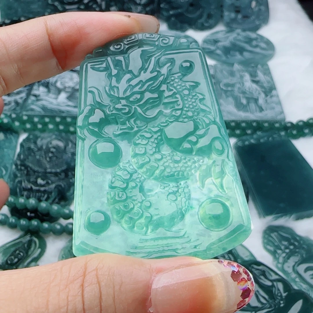 翡翠未镶嵌颈饰多样性发货天然的A货翡翠