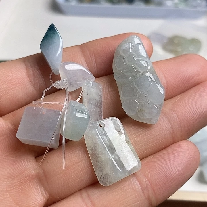 翡翠未镶嵌颈饰天然翡翠58