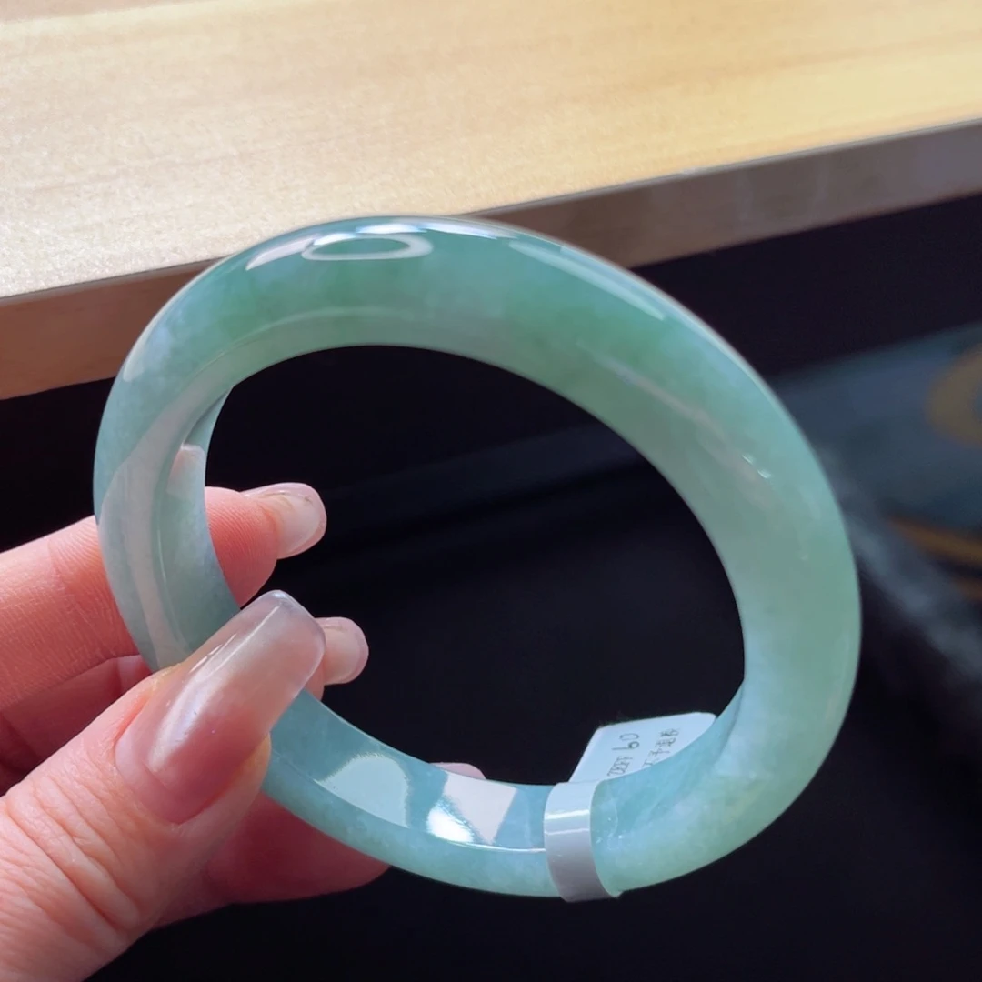 翡翠手镯未镶嵌手镯