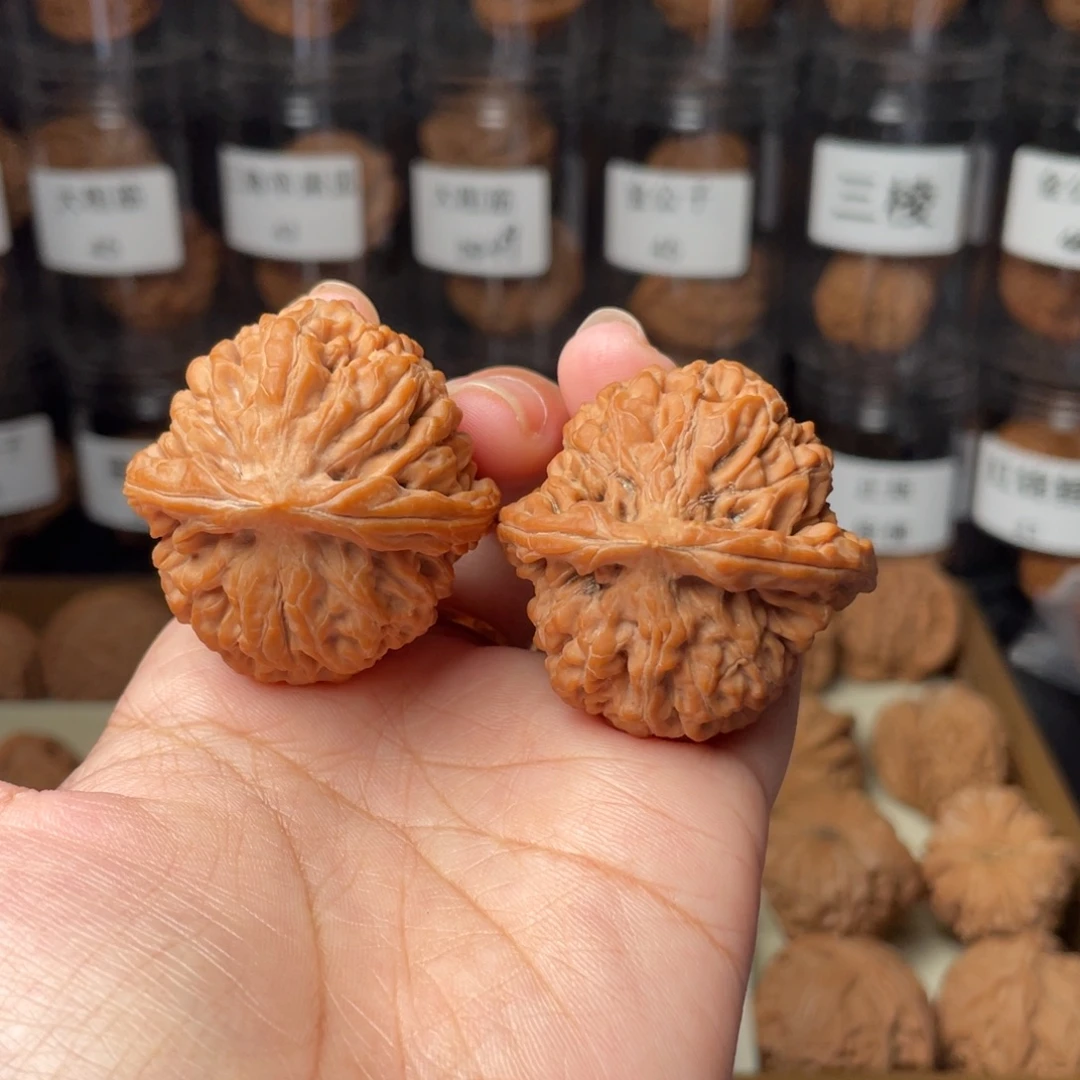 轻***河把件文玩核桃39莲花