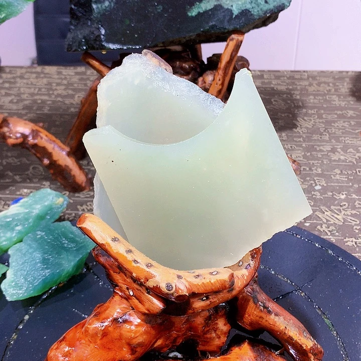 未镶嵌蛇纹石玉珠宝奇石
