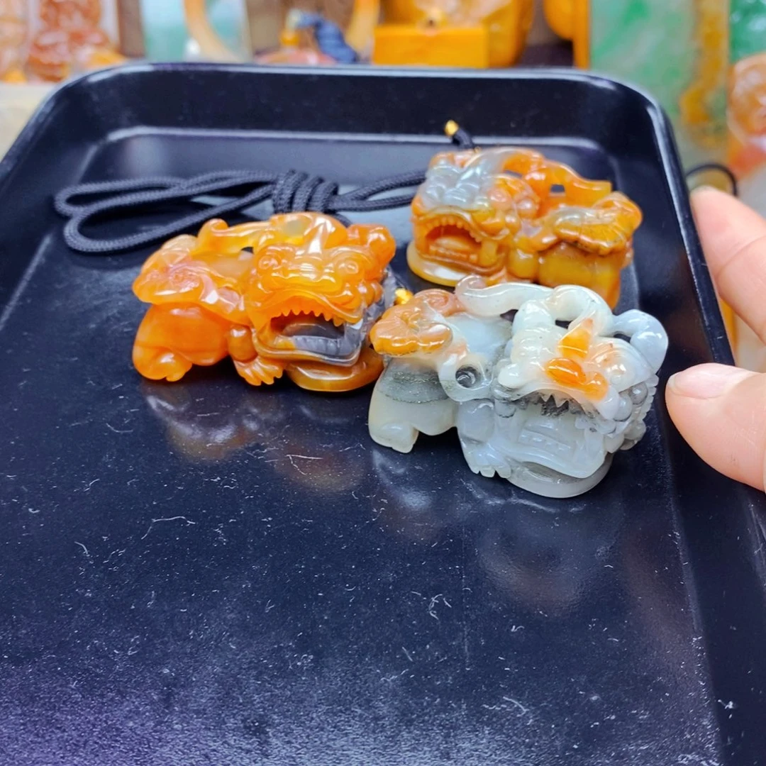 石英质玉（黄龙玉）未镶嵌颈饰