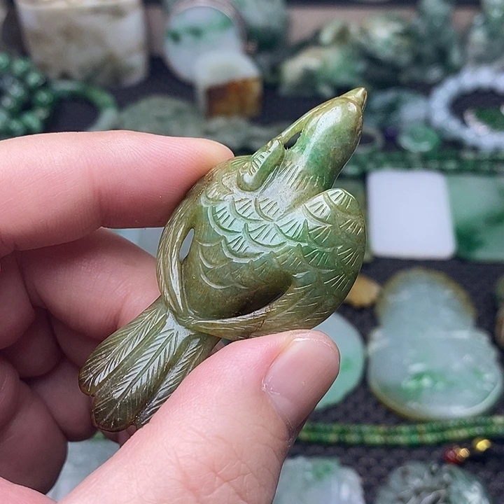 翡翠未镶嵌颈饰缅甸天然翡翠海东青