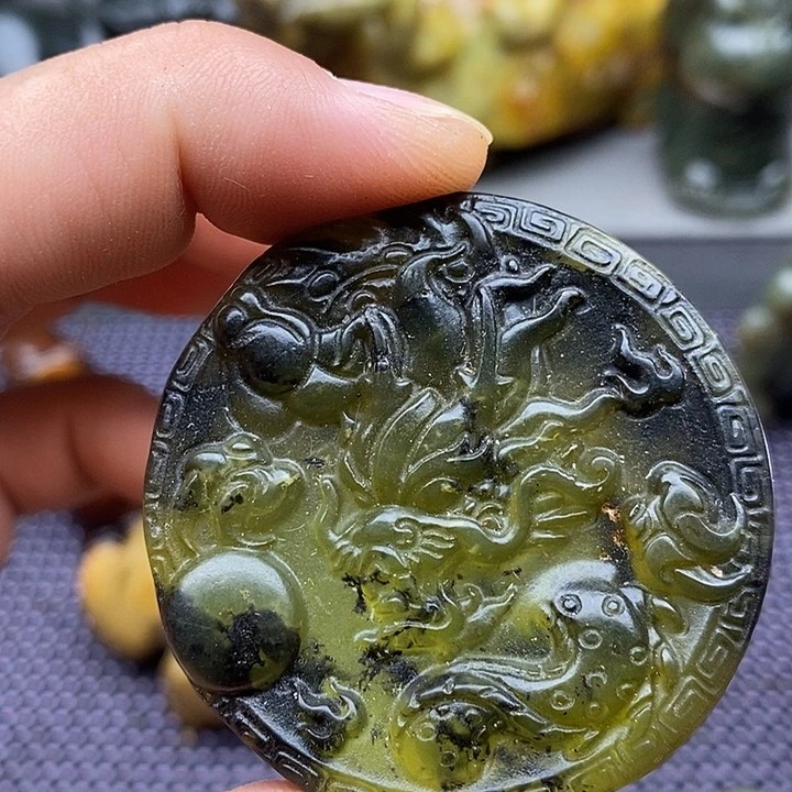 蛇纹石玉未镶嵌颈饰