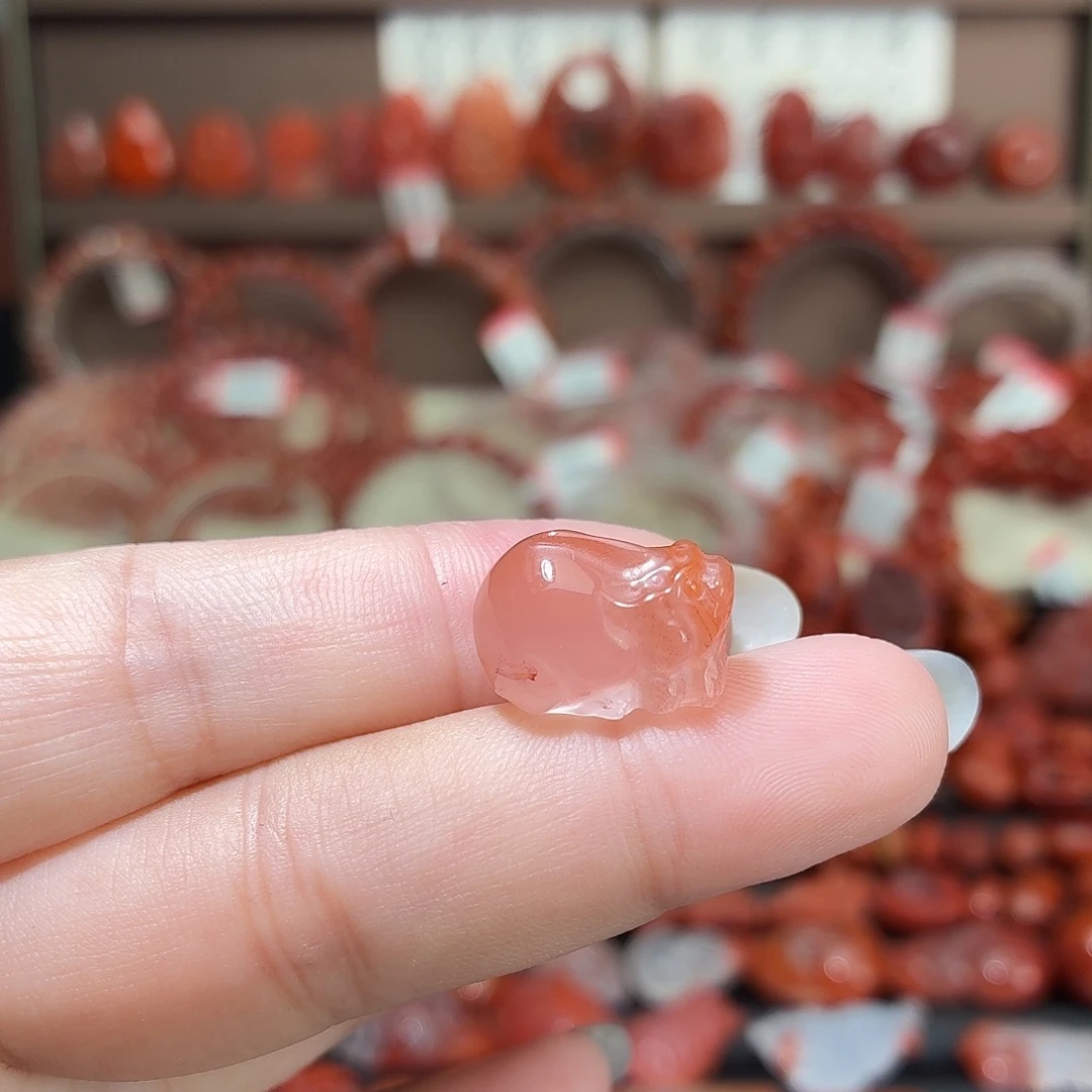 南红玛瑙未镶嵌颈饰小貔貅