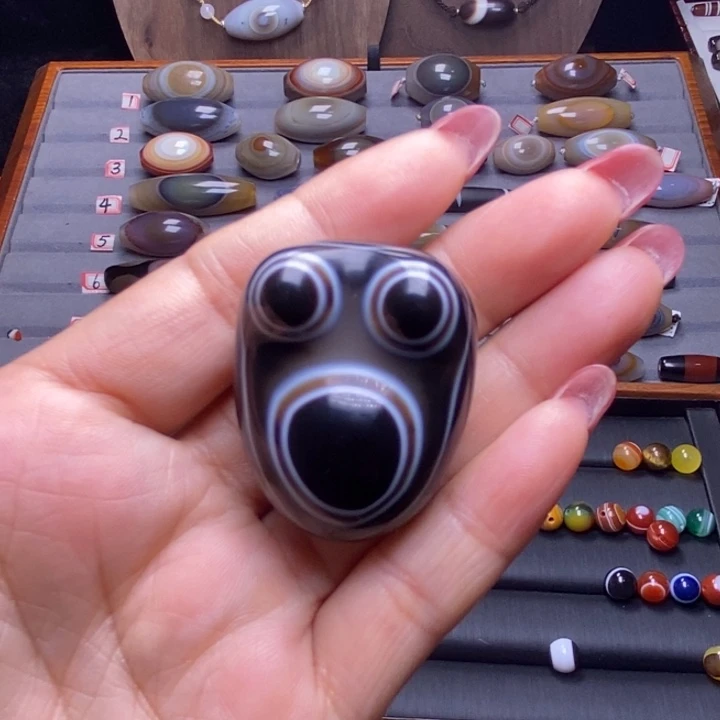 张***哥玛瑙/玉髓未镶嵌颈饰