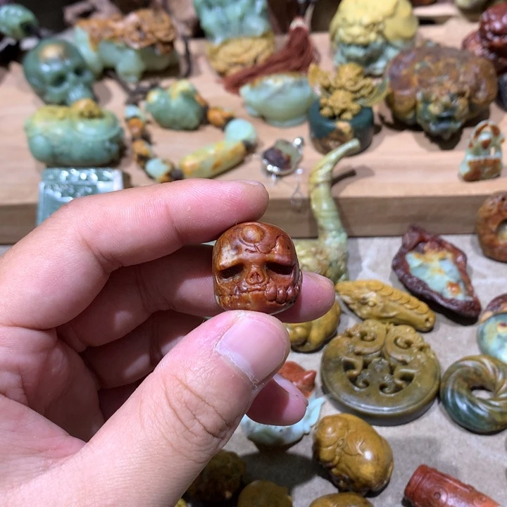 未镶嵌岫岩河磨玉（透闪石质玉）挂件