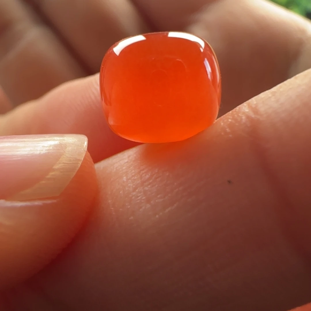南红玛瑙未镶嵌老型：9.5x8.2冰红 满细砂 有水线