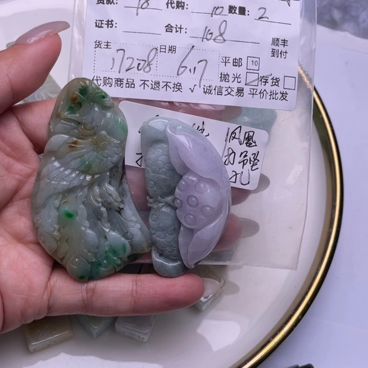 翡翠未镶嵌颈饰糖**?