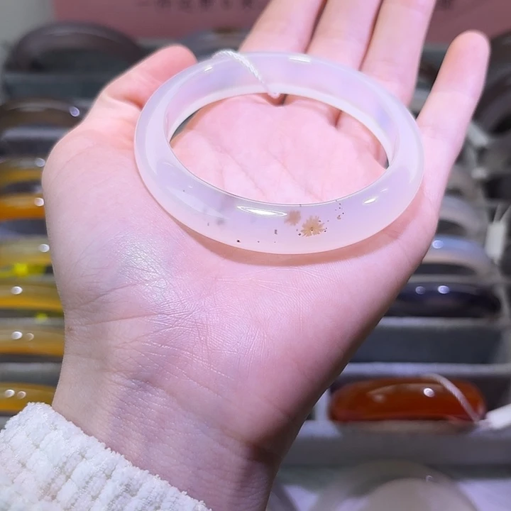 玛瑙/玉髓未镶嵌手镯天然玛瑙，默认微瑕，不退不换