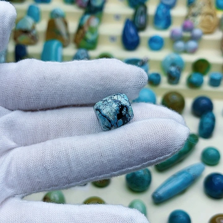 绿松石颈饰未镶嵌