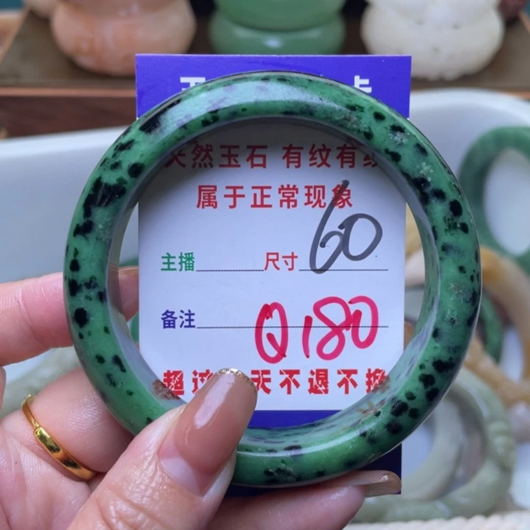 【闪购商品】未镶嵌手镯（圆镯）石英质玉