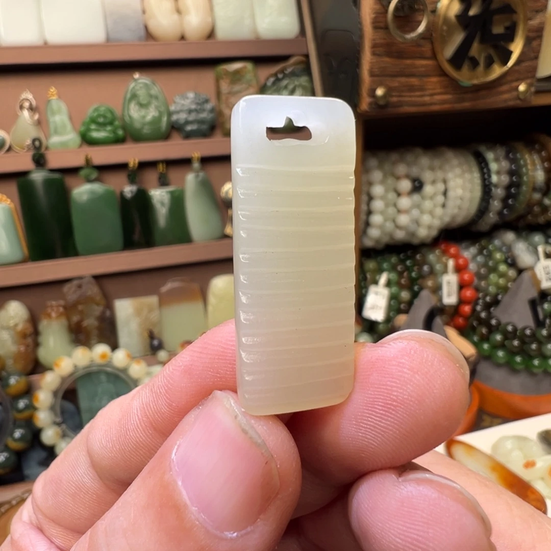 和田玉未镶嵌颈饰青海老坑暖白手工雕刻搓衣板小精品