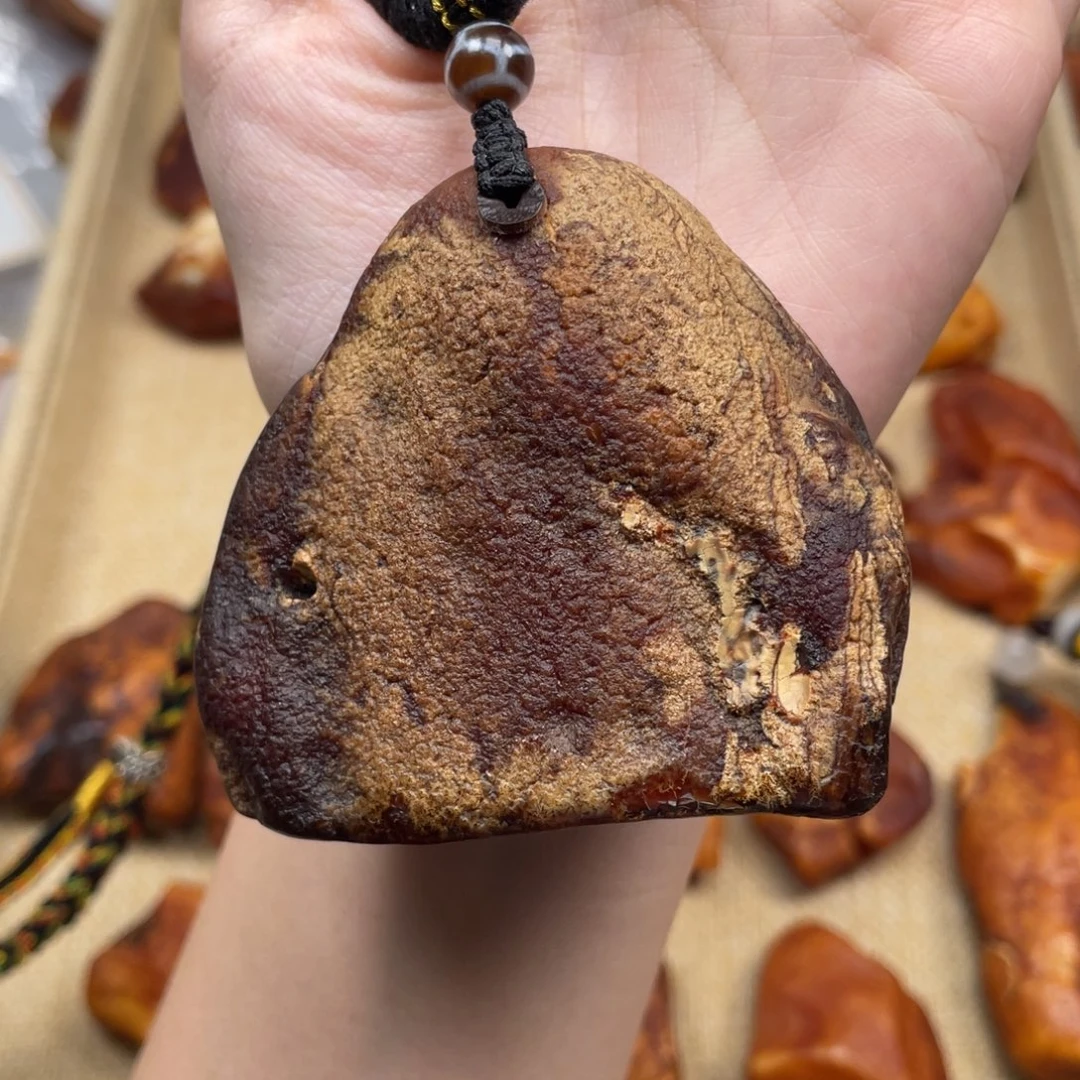 未镶嵌琥珀珠宝奇石