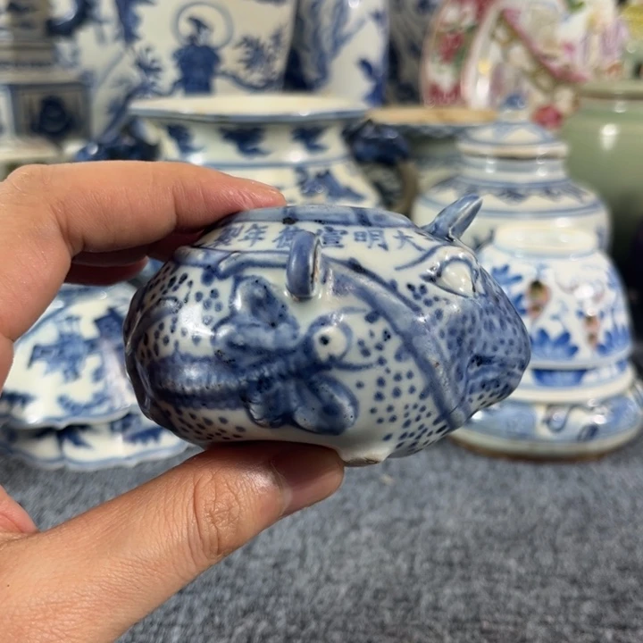 一个紫色的小罐子杰*