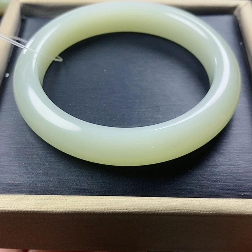 【闪购商品】未镶嵌手镯和田玉